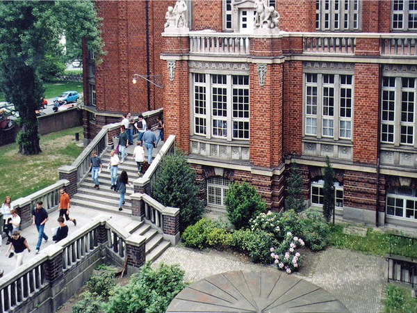 Campus der TU Dresden: Blick aus dem Beyer-Bau, Foto: TU Dresden / Eckold Campus der TU Dresden: Blick aus dem Beyer-Bau, Foto: TU Dresden / Eckold