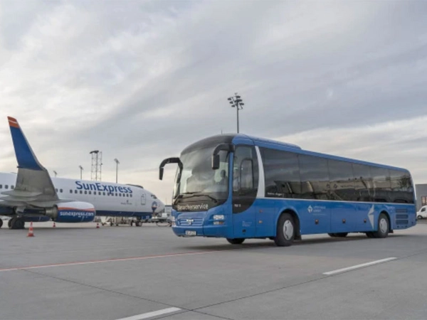 Airport-Tour am Flughafen Dresden, Foto: Mitteldeutsche Flughafen AG