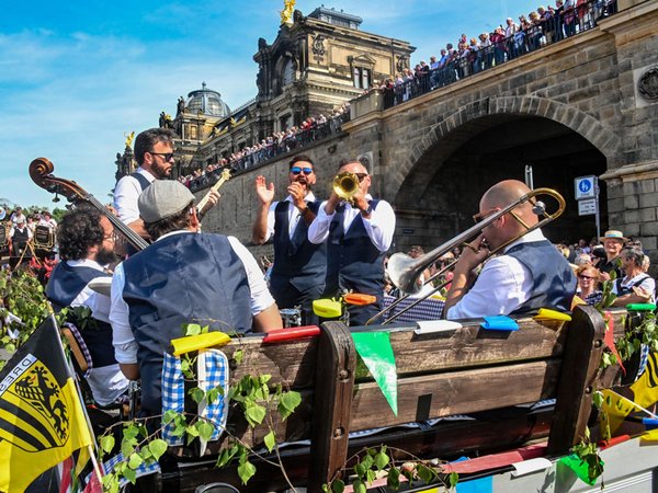 Internationales Dixielandfestival Dresden: Dixieland-Parade in der Altstadt, Foto: Hendrik Meyer / Dresden (SFV)