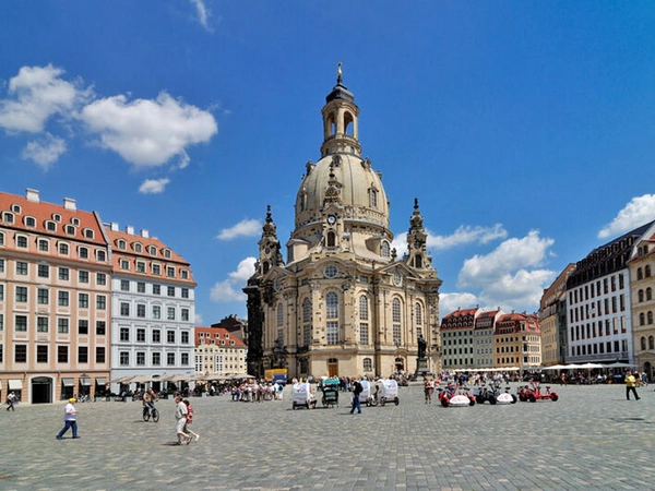 Neumarkt in Dresden mit Frauenkirche, Foto: Frank Exß (DML-BY) Neumarkt in Dresden mit Frauenkirche, Foto: Frank Exß (DML-BY)