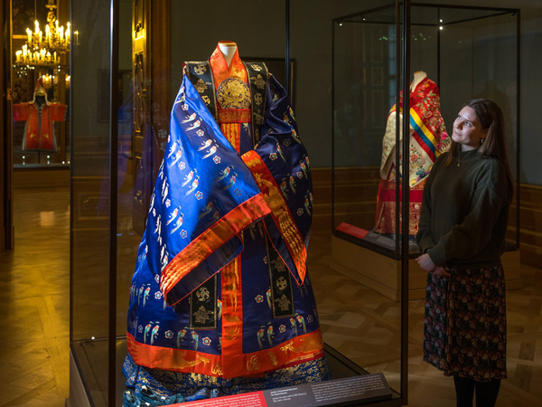 Ausstellungsansicht "100 Ideen von Glück. Kunstschätze aus Korea", Paraderäume und Sponselraum im Residenzschloss Dresden, Staatliche Kunstsammlungen Dresden, Foto: Oliver Killig 